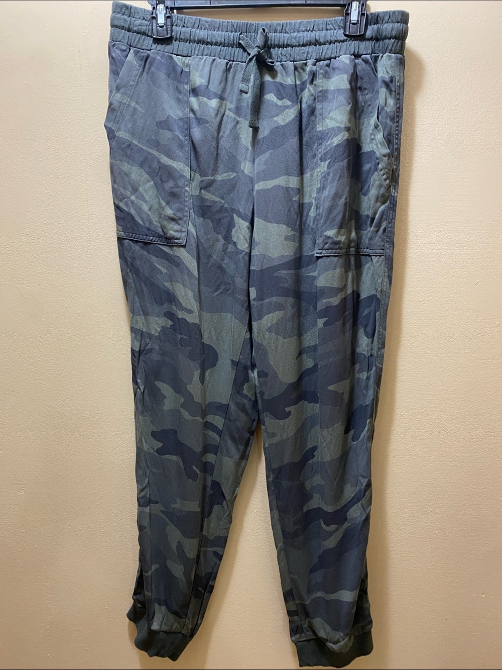 SplendidCamouflage Elastic-Waist Jogger Pants - Large Green Camo Athleisure Cozy